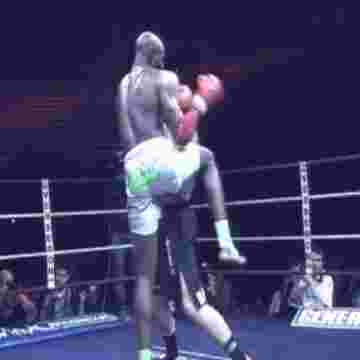 Free Fight : Dusko se fait battre par Congo