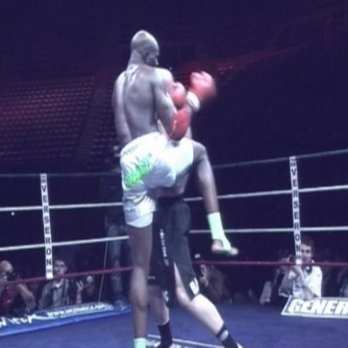 Free Fight : Dusko se fait battre par Congo