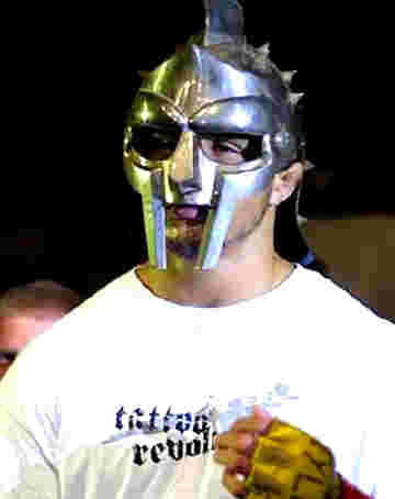 Combattant avec masque de gladiateur