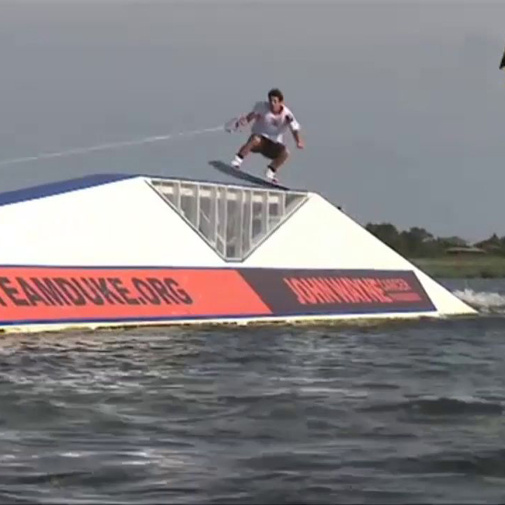 Wakeboarders en action Live It Love It!