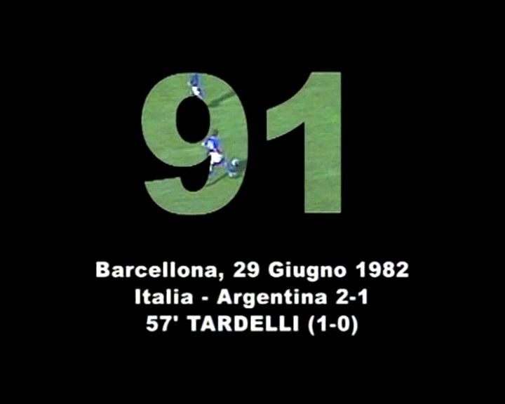 Italie vs Angentine : Les joueurs italiens se passent le ballon et Tardelli marque!