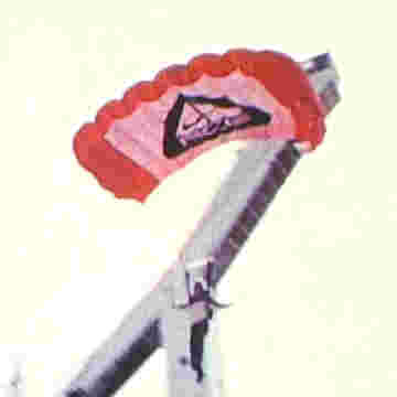 Parachutistes en manque de sensations fortes sur les montagnes