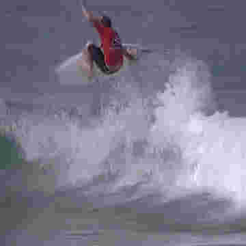 Amateurs de Surf peinent à prendre les vagues