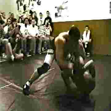 Free Fight : Deux hommes se battent sans relâche