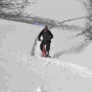 Une petite descente tranquille en snowscoot?