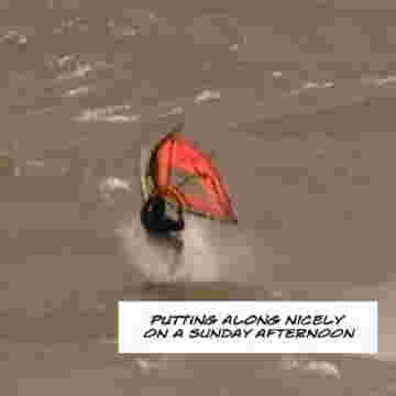 Planchistes chutent face à la férocité des vagues