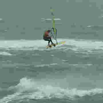Windsurfers ne craignant pas la chute!