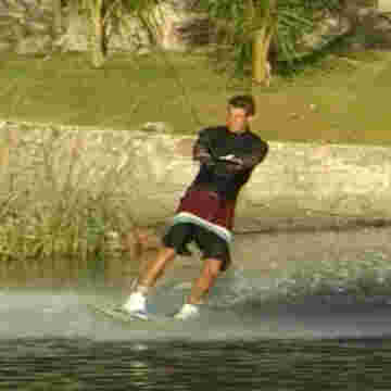 Wakeboarders très agile adeptes de sensations fortes!