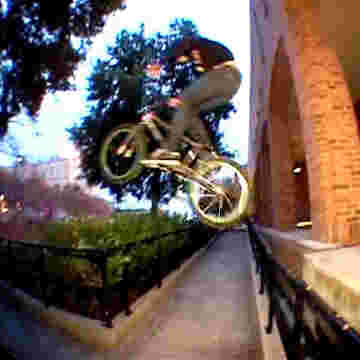 De jeunes bikers fana de sensations fortes!