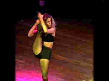 Multiple groupes participant au championnat de street dance